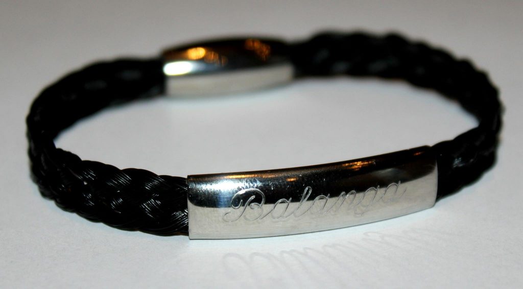 Pferdehaararmband mit Gravurplatte