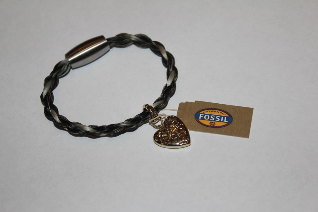 Rundes Pferdehaararmband mit kleinem Anhänger