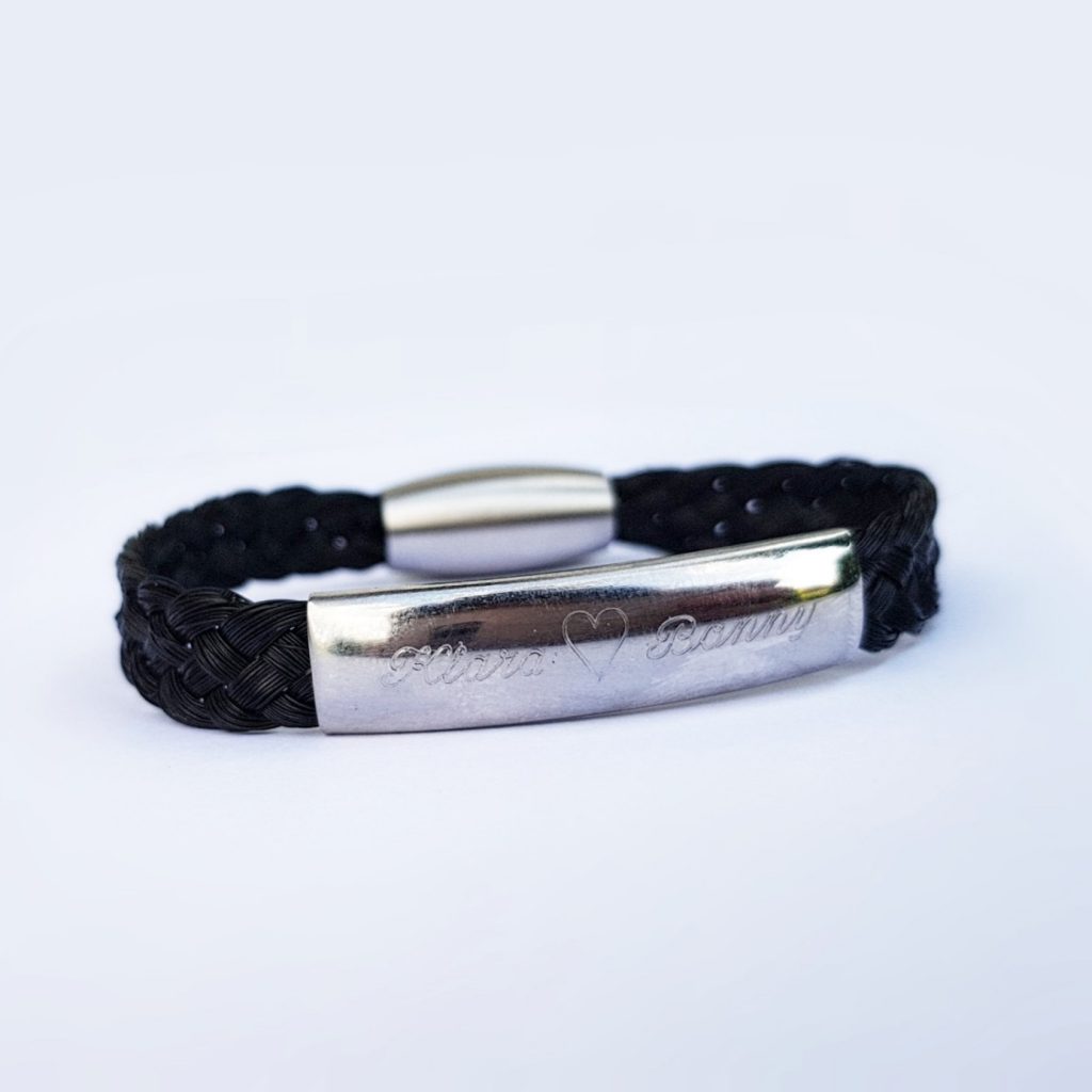 Schwarzes Pferdehaararmband mit Edelstahlelement